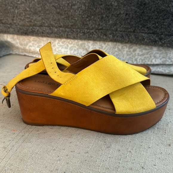 Mustard yellow wedges - Picture 1 of 4